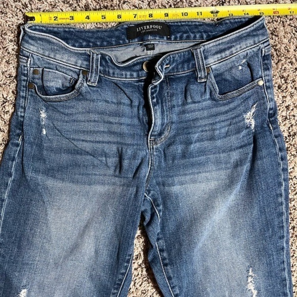 Liverpool Los Angeles Distressed Cropped‎ Jeans Medium Wash Raw Hem Size 6/28